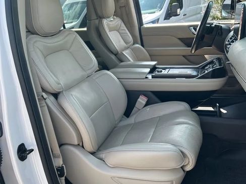 Used 2018 Lincoln Navigator Reserve AWD/4WD image 15