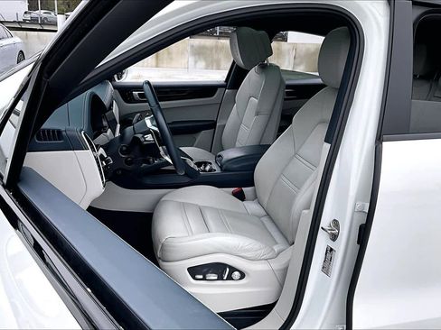 Used 2021 Porsche Cayenne Coupe image 7