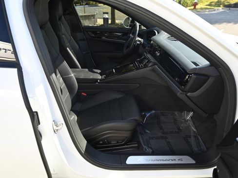 Used 2024 Porsche Panamera 4 image 49