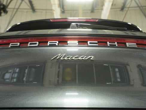 Certified 2022 Porsche Macan AWD/4WD image 37