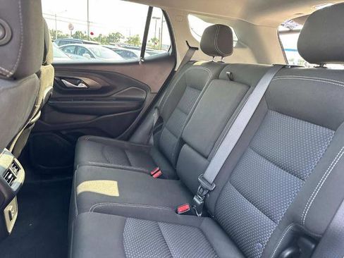 Used 2024 GMC Terrain SLE w/ Driver Convenience Package FWD image 16