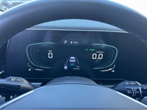 Used 2024 Kia Niro EX image 10