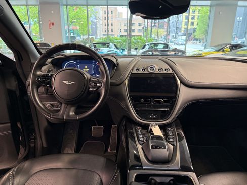 Used 2021 Aston Martin DBX AWD/4WD image 8