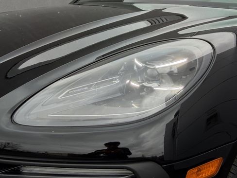 New 2026 Porsche Macan Turbo image 24