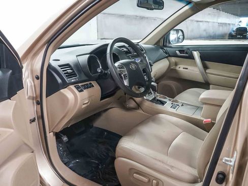 Used 2013 Toyota Highlander SE image 18