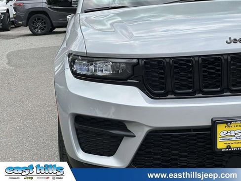 Certified 2025 Jeep Grand Cherokee Altitude AWD/4WD image 9