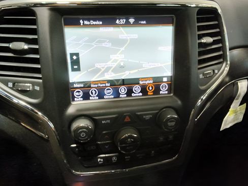 Used 2018 Jeep Grand Cherokee Limited image 25