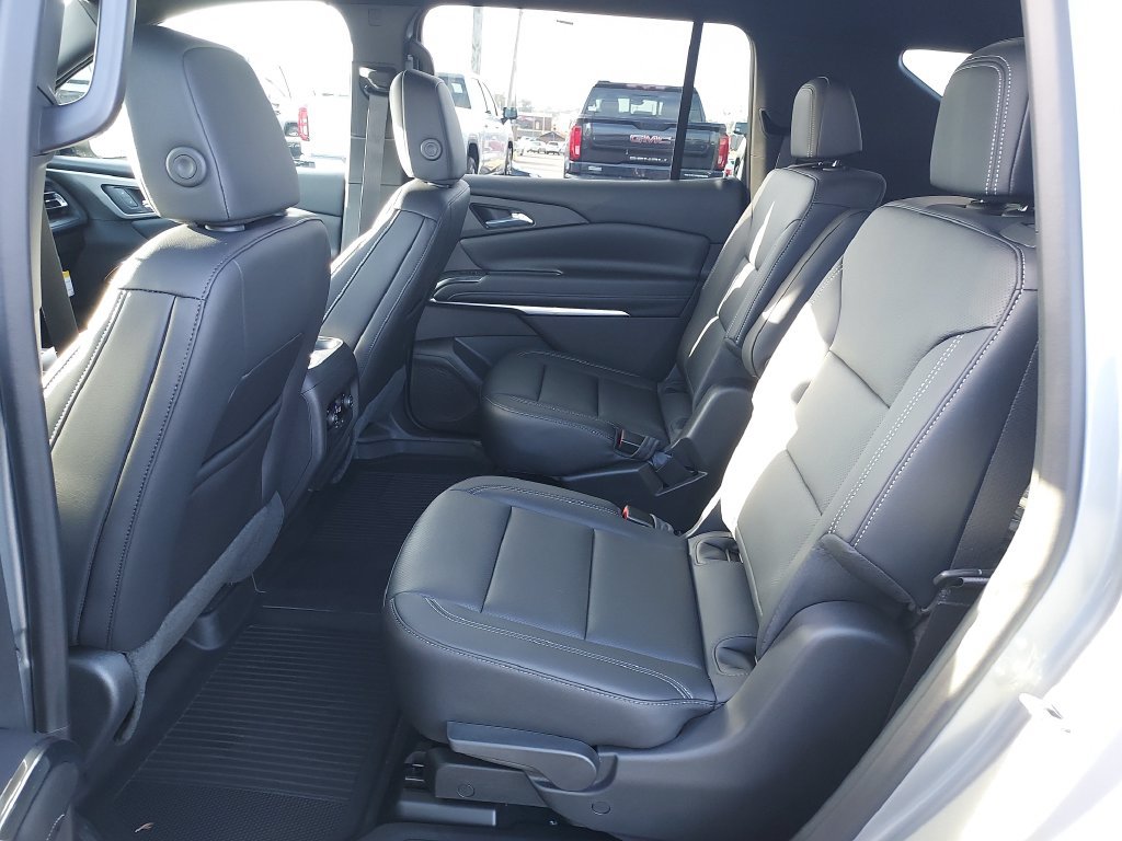 New 2027 Chevrolet Traverse LT w/ LPO, Floor Liner Package AWD/4WD image 14