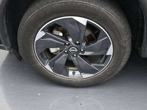 Used 2024 Nissan Rogue SV AWD/4WD image 14