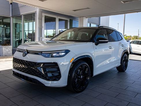 New 2026 Volkswagen Tiguan SE R-Line FWD image 13