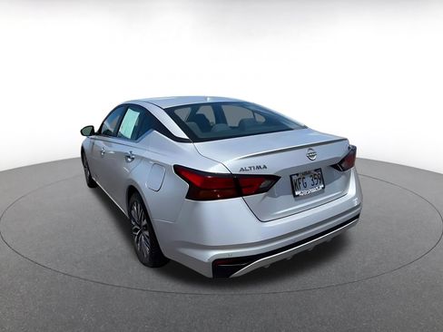 Used 2023 Nissan Altima 2.5 SV FWD image 11