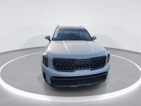 Used 2025 Kia Telluride AWD image 3