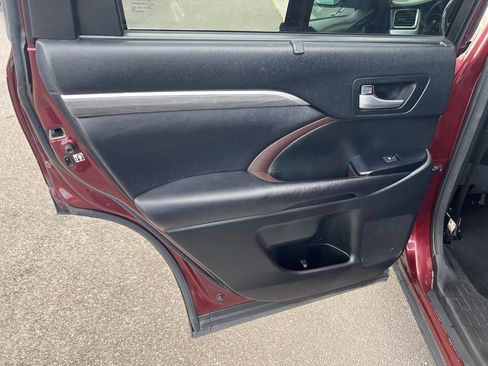 Used 2017 Toyota Highlander Limited Platinum image 21