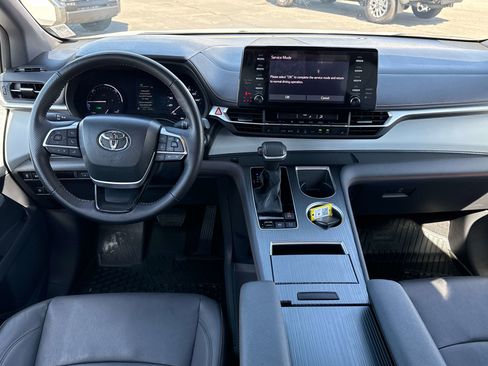 Used 2024 Toyota Sienna XSE FWD image 14