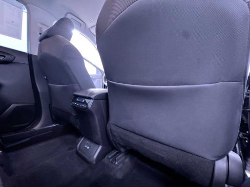 Used 2025 Toyota Highlander LE FWD image 40