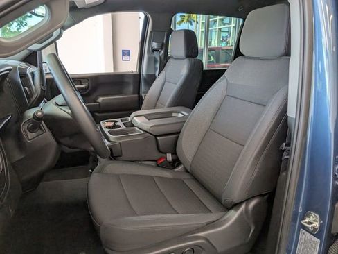 Used 2025 Chevrolet Silverado 2500 Custom w/ Custom Value Package image 7