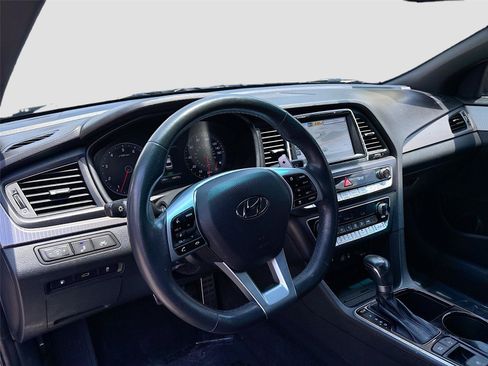 Used 2018 Hyundai Sonata Limited FWD image 9