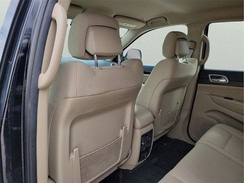 Used 2018 Jeep Grand Cherokee Laredo image 12