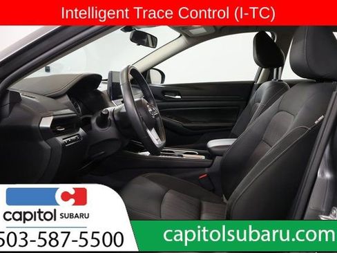 Used 2024 Nissan Altima 2.5 SV w/ SV Premium Package image 13