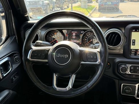 Used 2022 Jeep Wrangler Unlimited Sahara w/ Cold Weather Group AWD/4WD image 19