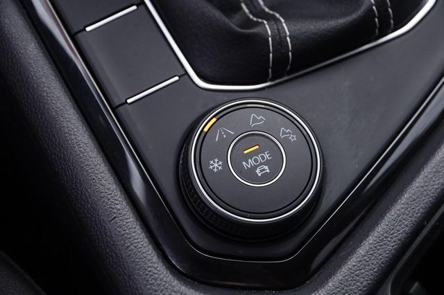 Certified 2023 Volkswagen Taos SE AWD/4WD image 17
