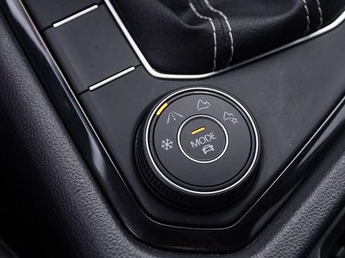 Certified 2023 Volkswagen Taos SE AWD/4WD image 17