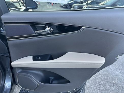 Certified 2022 Lincoln Nautilus Reserve image 40