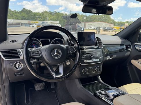 Used 2017 Mercedes-Benz GLS 450 4MATIC image 10