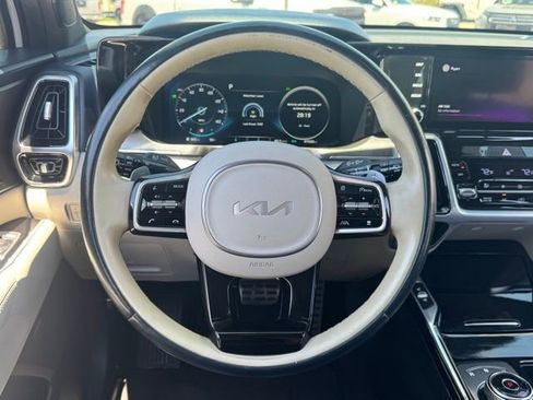 Used 2022 Kia Sorento SX Prestige w/ Panoramic Sunroof Package AWD/4WD image 17
