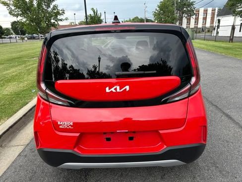 Certified 2025 Kia Soul LX w/ LX Technology Package FWD image 18