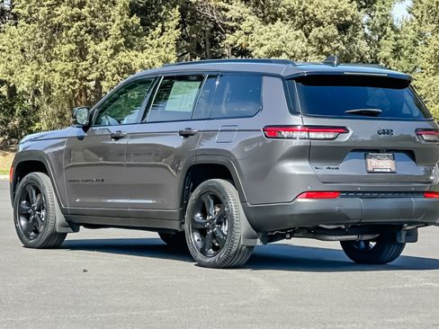 Used 2023 Jeep Grand Cherokee L Limited w/ Black Appearance Package image 6