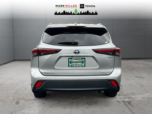 Certified 2024 Toyota Highlander XLE AWD/4WD image 4