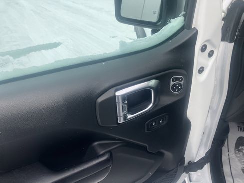 Used 2020 Jeep Gladiator Sport w/ Quick Order Package 24S image 16