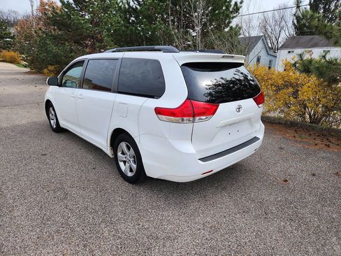 Used 2014 Toyota Sienna LE FWD image 7