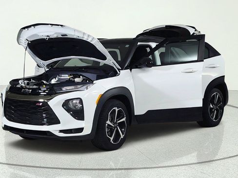 Used 2023 Chevrolet TrailBlazer RS w/ Sun and Liftgate Package FWD image 10