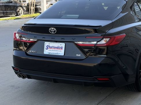 Used 2025 Toyota Camry SE w/ Convenience Package FWD image 6
