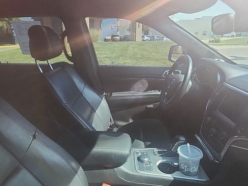 Used 2018 Jeep Grand Cherokee Limited AWD/4WD image 9