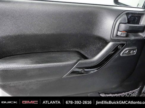 Used 2015 Jeep Wrangler Unlimited Sahara AWD/4WD image 6