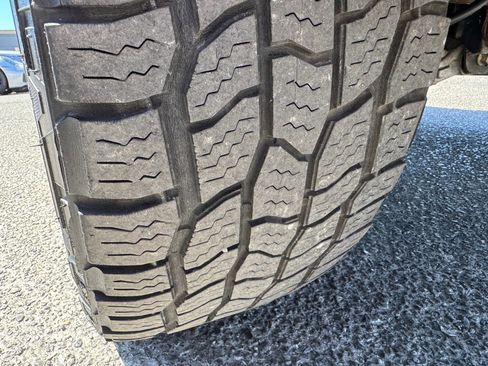 Used 2019 Jeep Grand Cherokee Altitude AWD/4WD image 10