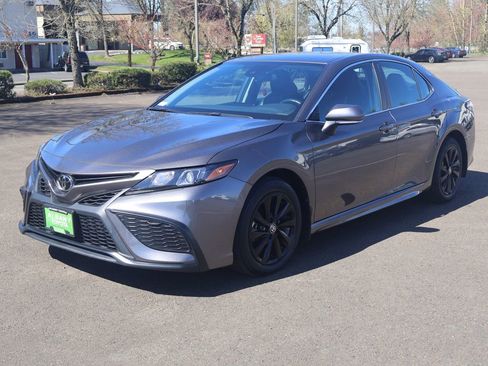 Used 2024 Toyota Camry SE FWD image 11