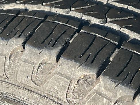 Used 2023 Jeep Grand Cherokee Laredo image 8