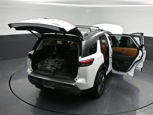 New 2026 Nissan Pathfinder Platinum w/ Lighting Package AWD/4WD image 37