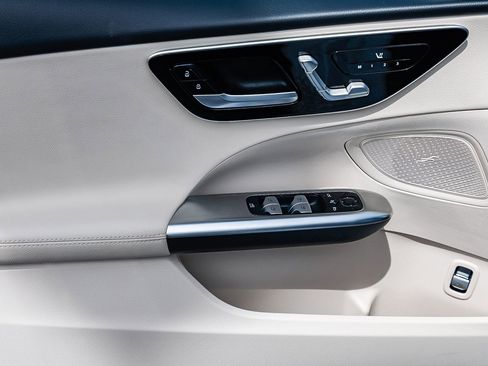 Used 2023 Mercedes-Benz C 300 Sedan w/ Advanced USB Package image 21