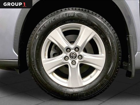 Certified 2021 Toyota Highlander LE AWD/4WD image 11