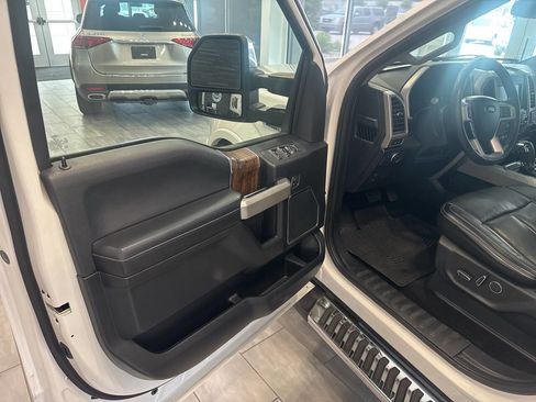 Used 2018 Ford F150 Lariat w/ Equipment Group 502A Luxury AWD/4WD image 29