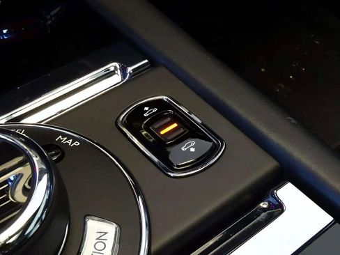 Used 2017 Rolls-Royce Wraith RWD image 19