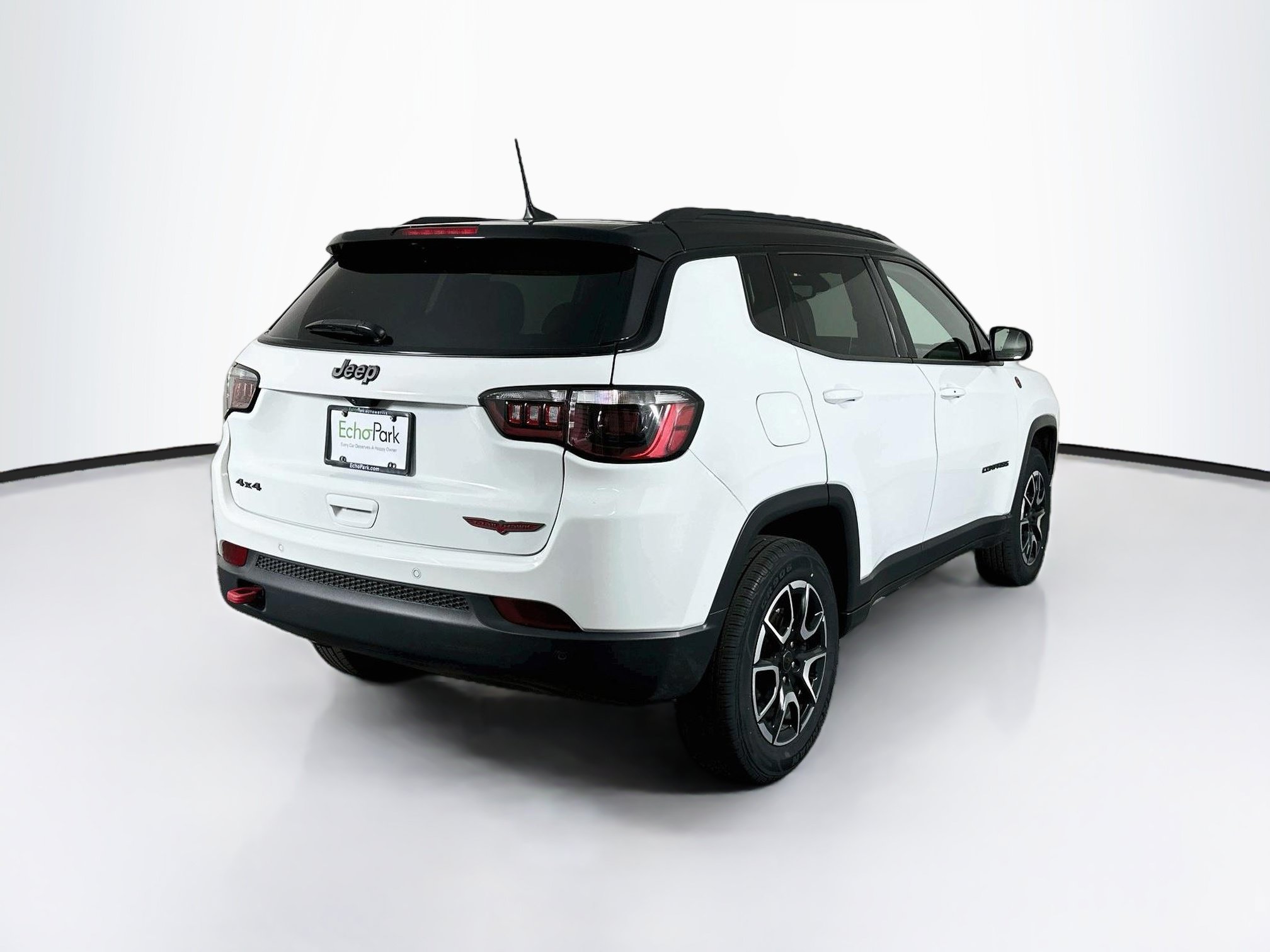 Used 2025 Jeep Compass Trailhawk AWD/4WD image 9