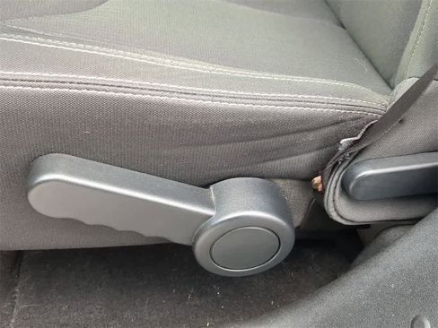 Used 2017 Jeep Wrangler Unlimited Sahara w/ Connectivity Group image 17