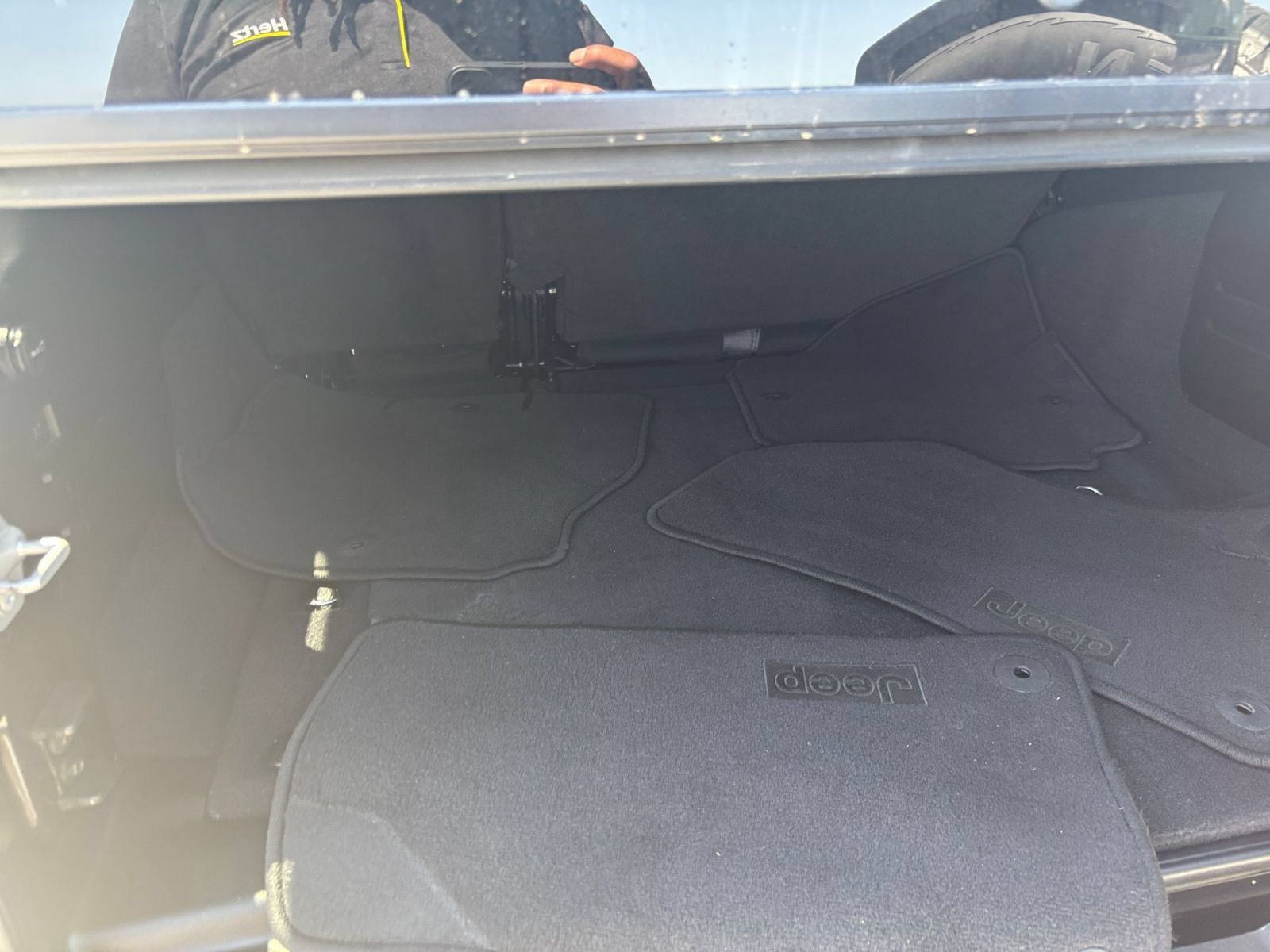 Used 2025 Jeep Wrangler Unlimited Sahara AWD/4WD image 30