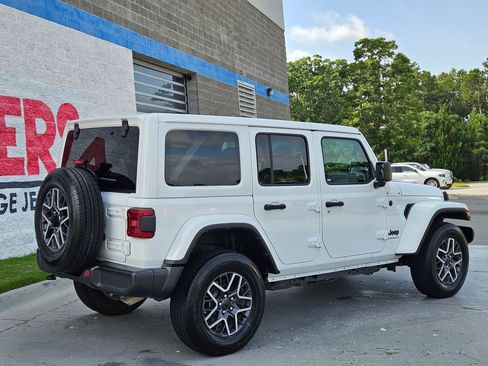 Used 2025 Jeep Wrangler Unlimited Sahara AWD/4WD image 7